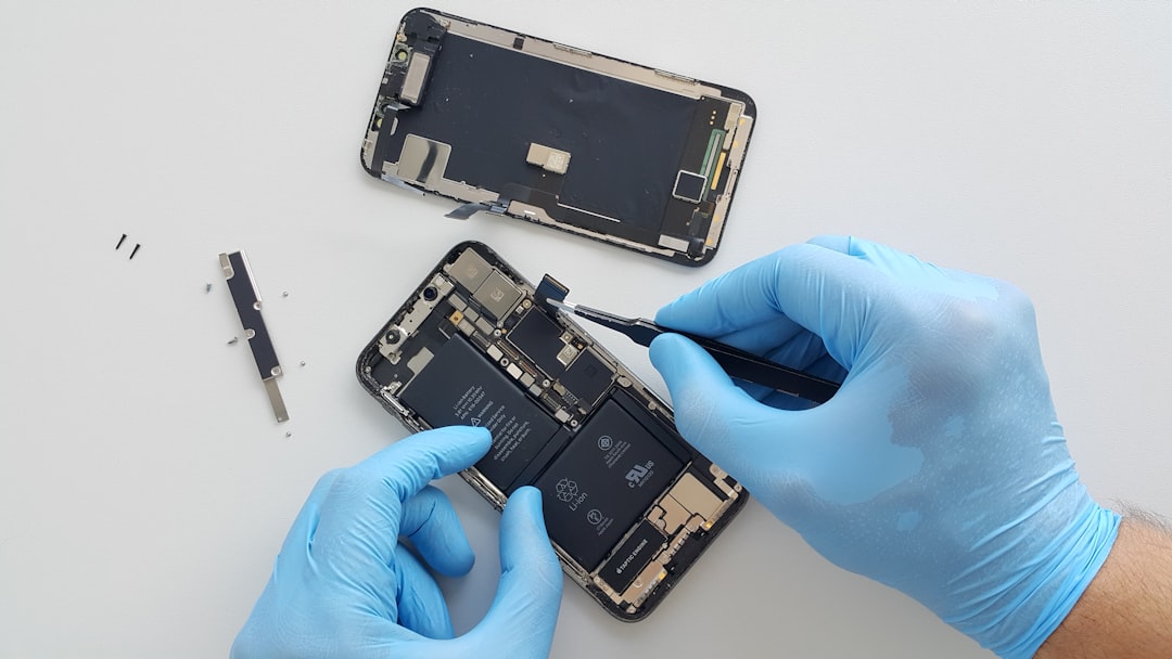 使用电脑核验 iPhone 序列号、IMEI 与设备信息的示意图